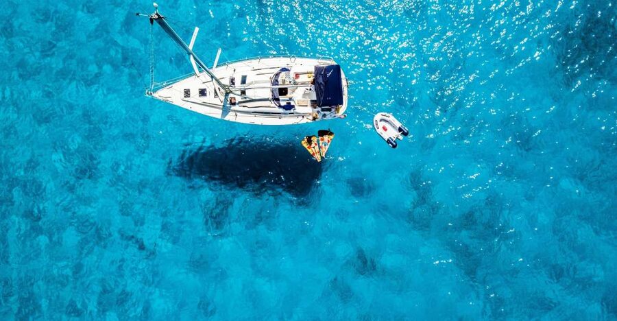 Heraklion: Dia Island Morning Sailing Trip with Snorkeling - Steering the yacht and learning from the crew