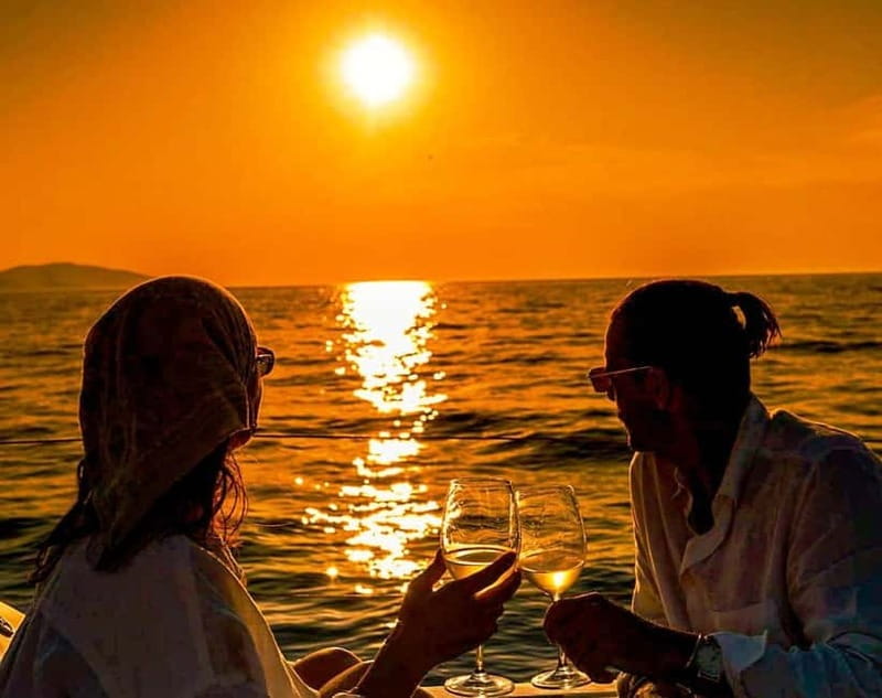 Heraklion: Dia Island Sunset Boat Tour with Dinner - Heraklion Port to open water: the 80-minute sailing stretch