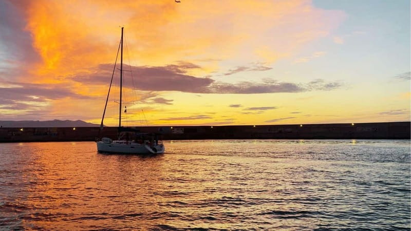 Heraklion: Dia Island Sunset Boat Tour with Dinner - Private boat, catamaran or monohull: choosing the feel you want