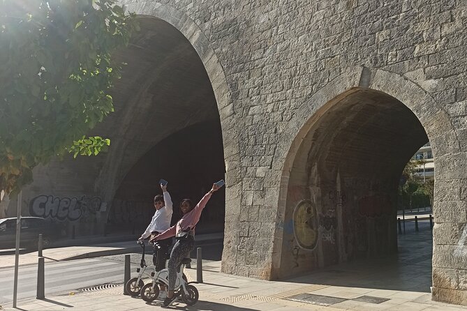 Heraklion: E-Bike Food Tour – Discover the Flavors of Crete - Stop 2: Morosini Fountain and bugatsa from a 1922 local