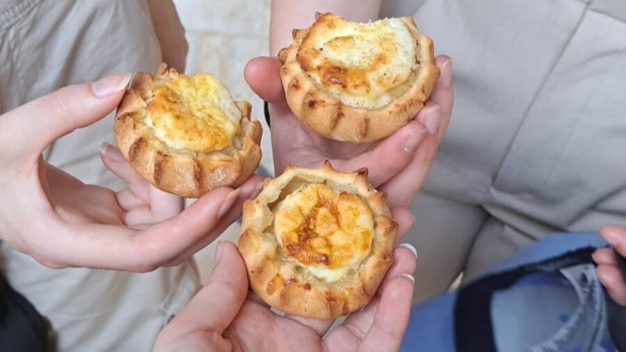 Heraklion: Family Zorba Treasure Hunt with Food Stop - Entering the Zorba Mode: What Makes This Treasure Hunt Different