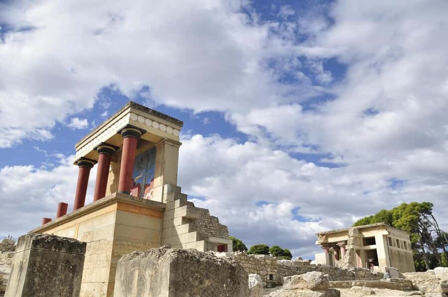 Heraklion: Guided Tour Knossos & Archanes Wine Tasting Tour - Myths of Minos and the Minotaur, told where the story started