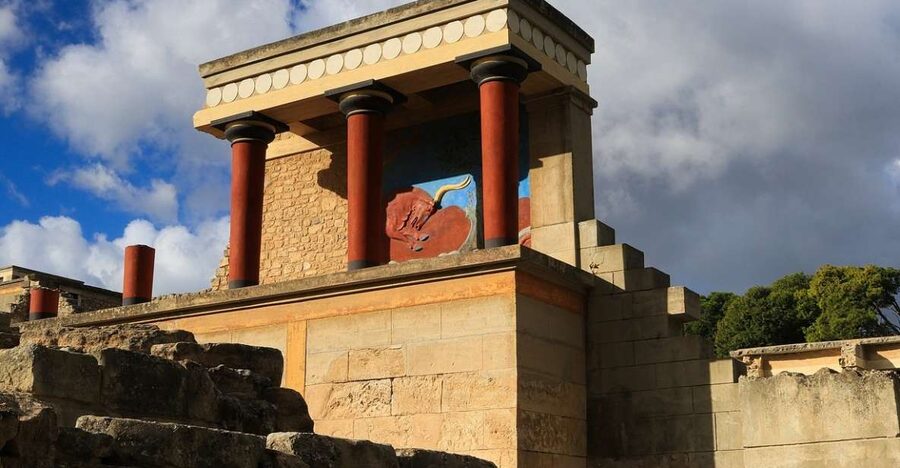 Heraklion: Guided Tour Knossos & Archanes Wine Tasting Tour - Family vineyard wine tasting: local pairings with a guided explanation