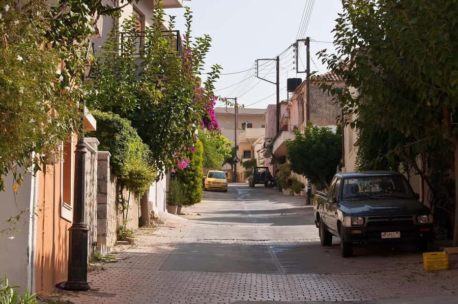 Heraklion: Guided Tour Knossos & Archanes Wine Tasting Tour - Who this tour is for, and who should rethink it