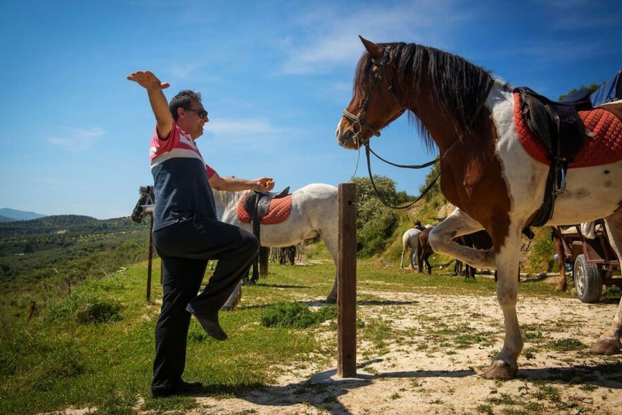Heraklion: Horseriding Day Tour with Lunch and Transfer - The first 50 minutes: learning how to sit, then heading uphill