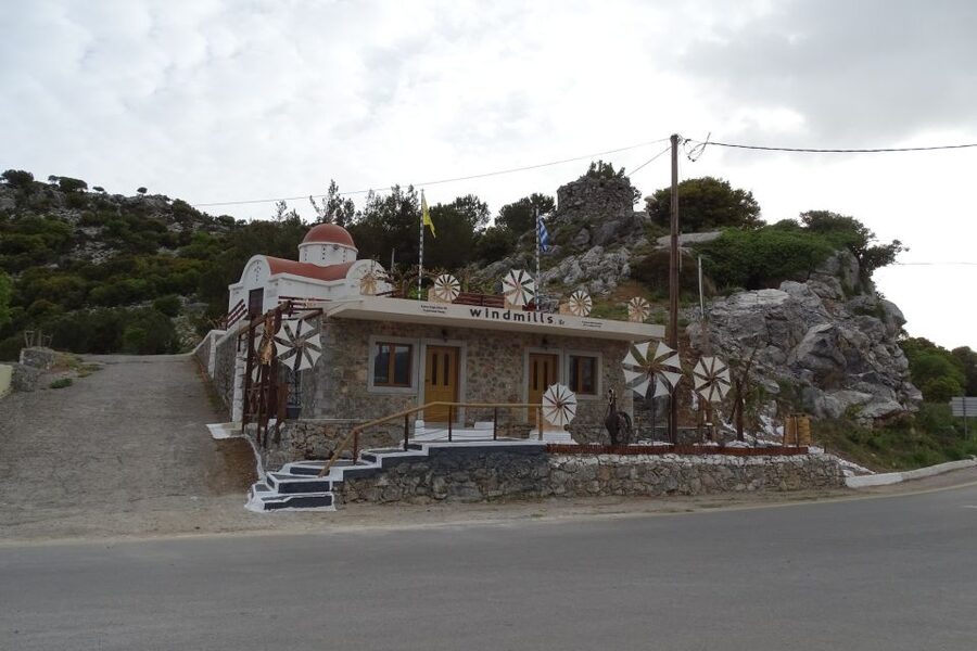 Heraklion: Knossos Palace, Zeus Cave & Oil Mill Private Tour - Pottery and artisan stops you can actually connect to