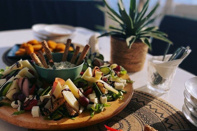Heraklion: Private Catamaran Cruise to Dia with Meal & Drinks - Lunch and drinks: what a Mediterranean meal on a catamaran actually means