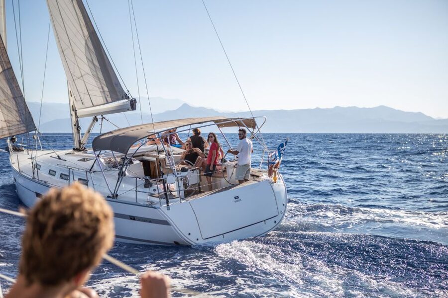 Heraklion: Sailboat Cruise to Dia Island with Drinks & Lunch - The meal and drinks: what’s included on shared cruises