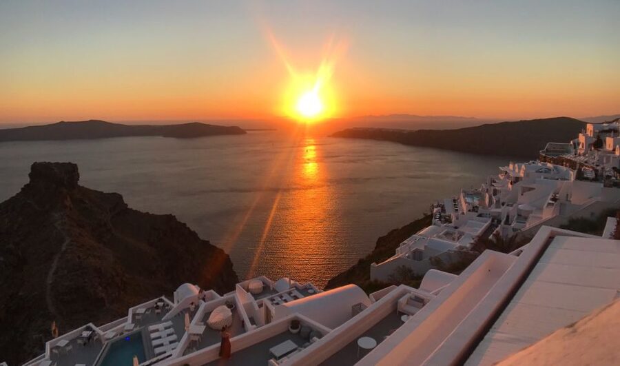 Heraklion: Santorini Day Trip with Boat Transfer & Oia Visit - How the day flows: Oia, Fira, and a volcano option