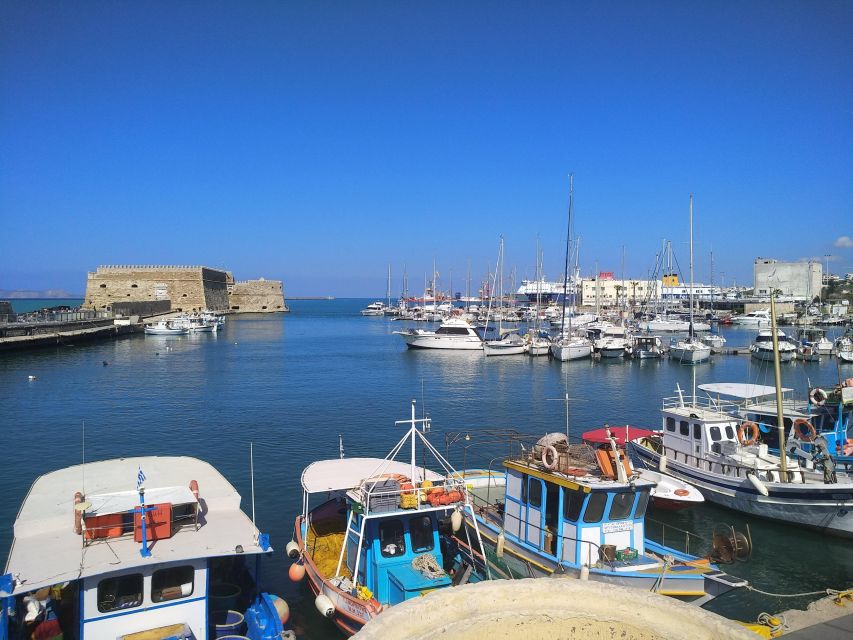 Heraklion: Walking city tour & Wine tasting - Kornarou Square to the Cathedral Loop