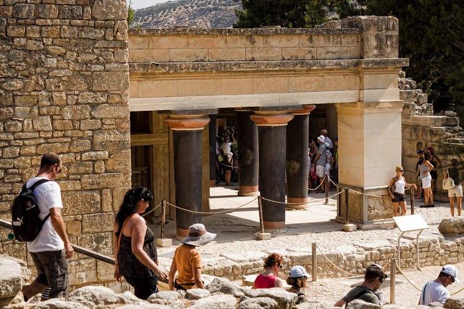 Knossos from Chania - Group size, language, and the “bus stops first” reality