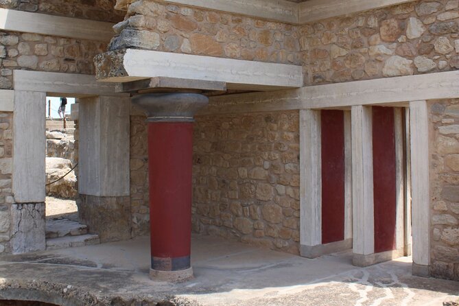 Knossos Palace and Heraklion City Guided Tour from Chania - Stop 1: Knossos Palace, 2 hours of Minoan context before you wander