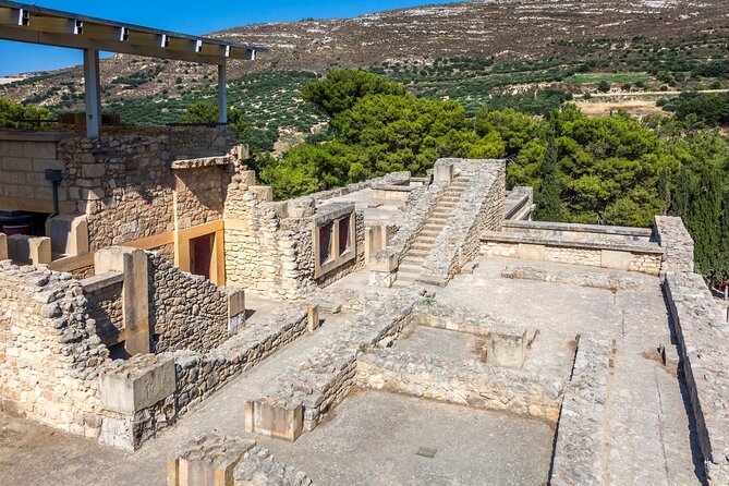 Knossos Palace and Heraklion Guided Tour with Transport - Transport, a Small Group, and How the Guide Keeps You Connected