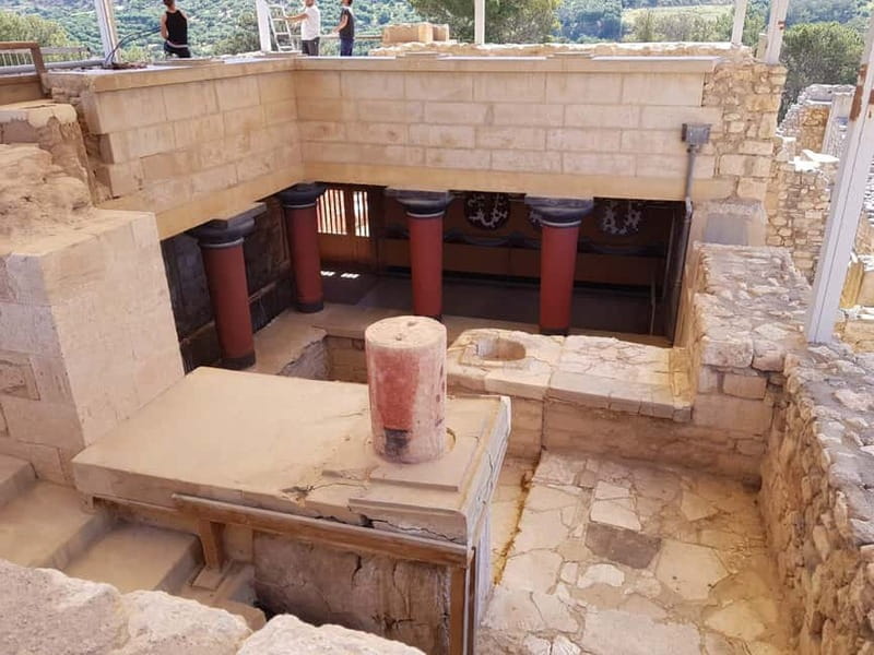 Knossos Palace and Pottery experience. Excursion Safari - Getting Picked Up and Skipping the Line (Real Time Saved)