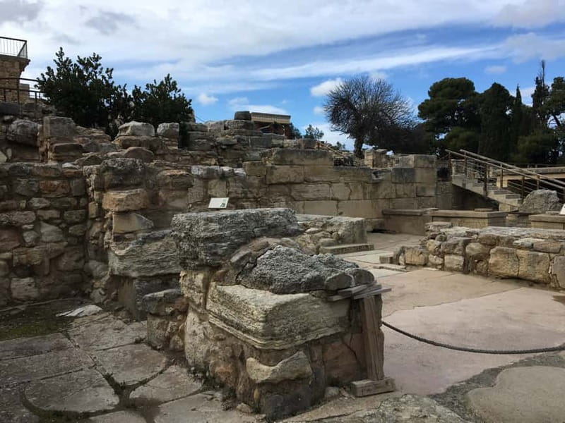 Knossos Palace: Family-friendly Mythology Tour - Timing Tips for Summer, Heat, and Getting Good Photos