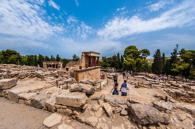 Knossos Palace & Heraklion City Tour - Stop 1: Knossos Palace, where the story starts