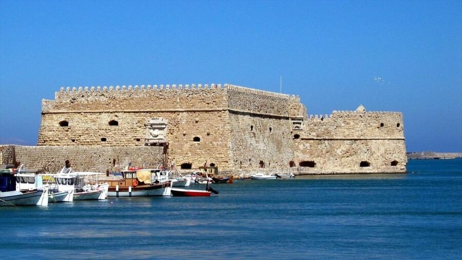 Knossos Palace & Heraklion Full-Day Tour from Chania Area - Central Heraklion for lunch and Raki: use your 2 hours smartly