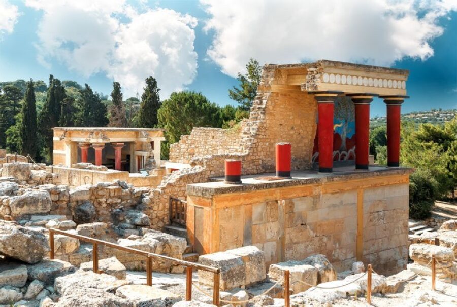 Knossos Palace, Museum & Heraklion City Tour From Chania - Inside the Palace of Knossos: rooms, frescoes, and the Labyrinth story