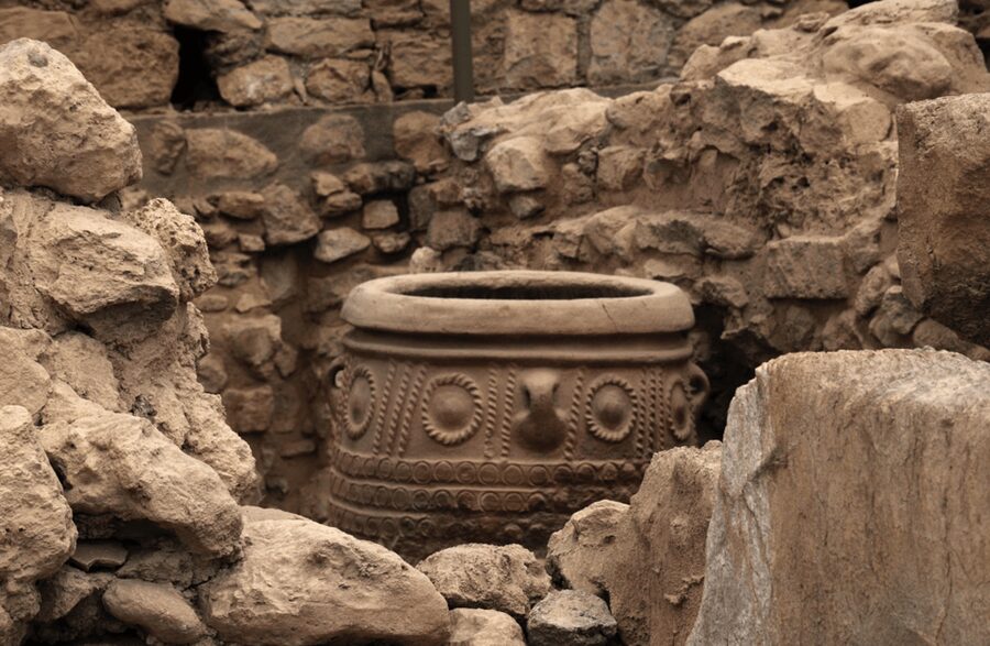 Knossos Palace Private Tour with Licensed Guide and Tickets - What the licensed guide and archaeologist add to your visit