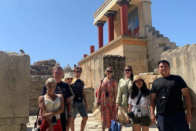 KNOSSOS PALACE private tour ( with Transfer from Heraklion Prefecture ) - Who should book this private Knossos tour from Heraklion?