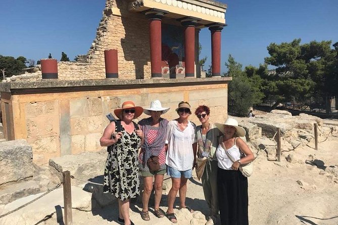 Knossos Private Guide - Unlock the Secrets of the Labyrinth - How the 90 minutes usually feels on the ground