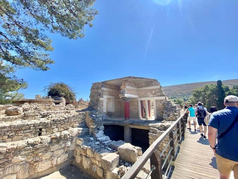 Knossos: Private Tour with a Licensed Guide & Entry Ticket - Meeting at Ανάκτορο Kνωσού and Skipping the Ticket Line