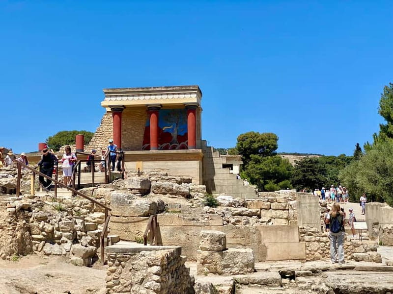 Knossos: Private Tour with a Licensed Guide & Entry Ticket - What the Private Guide Approach Changes for You