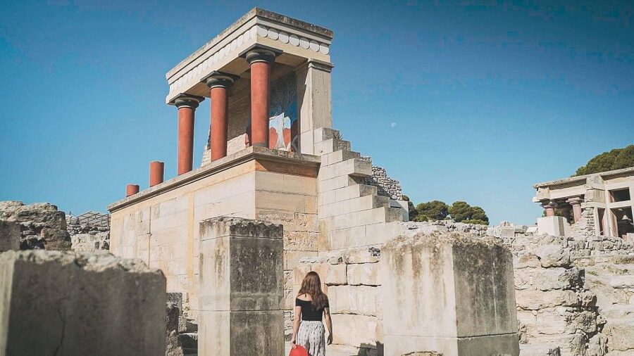 Minoan Crete: Knossos Palace & Heraklion Museum with Winery - Premium chauffeured comfort for an 8-hour day