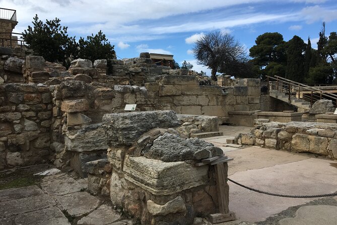 Palace of Knossos - Early Morning Ticket and avoid crowds - Knossos palace highlights you’ll want to find
