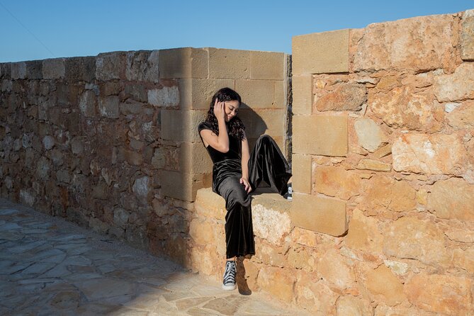 Photoshootings Photographer in Chania Crete Sultana - Old Town Streets and Monuments for Story-Style Photos