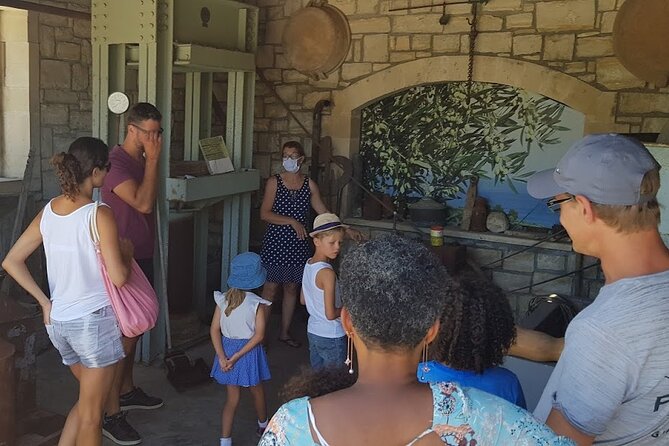 Pottery - Honey & Olive Oil experience - Stop 3: Tsikalario cretan ceramics in Margarites pottery village