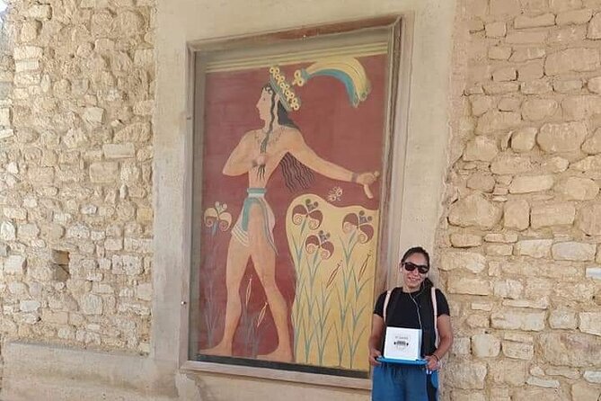 Private Audio and Virtual Tour in Knossos - How the Knossos 3D tablet, earphones, and 360 views work