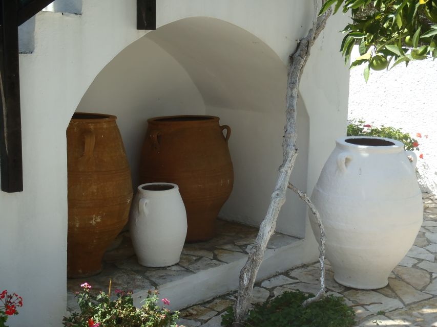 Private Exclusive Manousakis Winery and Vineyard Tour - Lunch with authentic Cretan flavors: filling, not just decorative