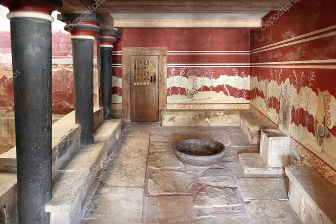 Private Guided Tour to Knossos Palace, the Museum and Heraklion - A private Crete day: Knossos, the museum, and Heraklion streets