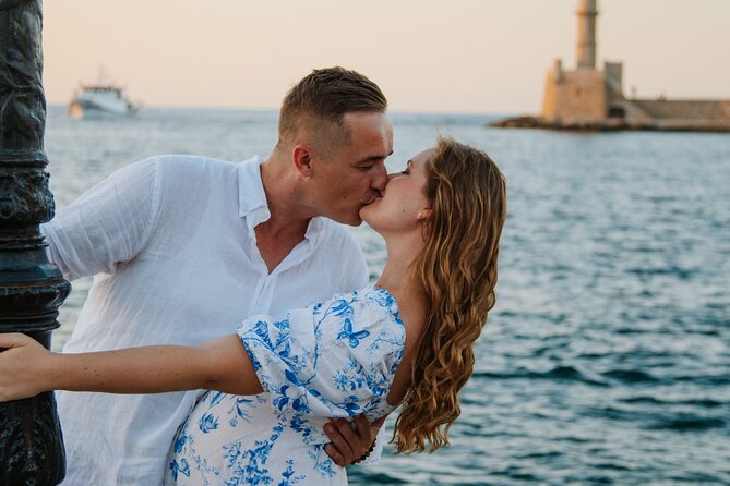 Private professional Vacation photoshoot in Chania - How the photographer keeps it relaxed and actually flattering