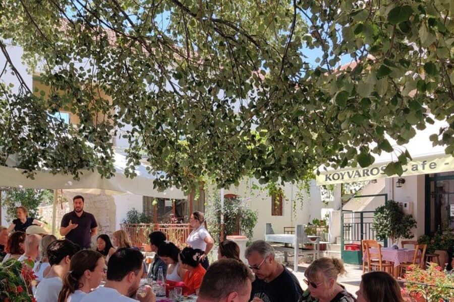 Private tasting of 6 cretan wines in Fres village - Fres village square: where Cretan wine tasting feels local