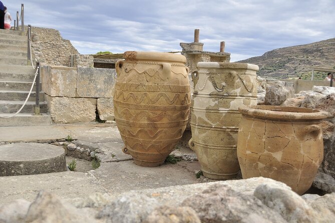 Private Tour Knossos Palace-Archaeological Museum-Heraklion Town - Comfort and smart packing for a long Minoan day