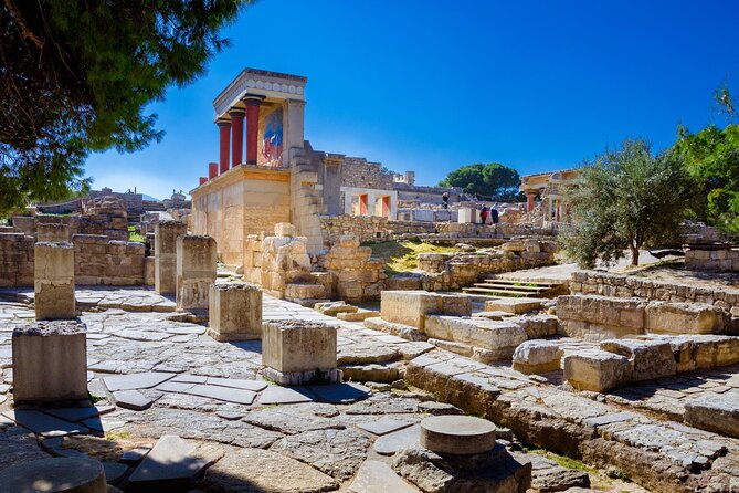 Private Tour Knossos Palace-Archaeological Museum-Heraklion Town - Heraklion Archaeological Museum: artifacts that explain the ruins