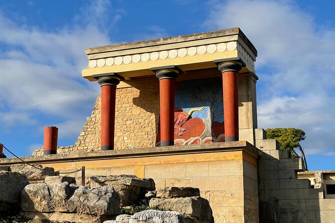 Private Tour of Knossos Minoan Palace and Archaeological Museum - Knossos Archaeological Site: Seeing the Palace Complex as a Story