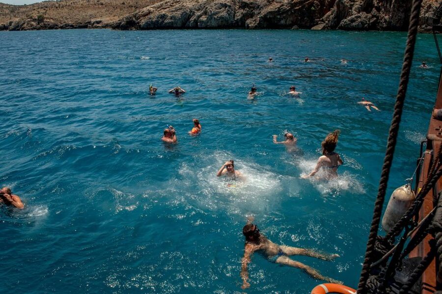 Rethymno: Mini Pirate Boat Cruise with Swimming Stop - Pirate Caves and the Camarola Arch: The Scenery Part