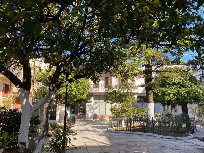 Rethymno: Old Town Walking Tour with Meal - Lunch in an Ottoman-style garden under lemon trees