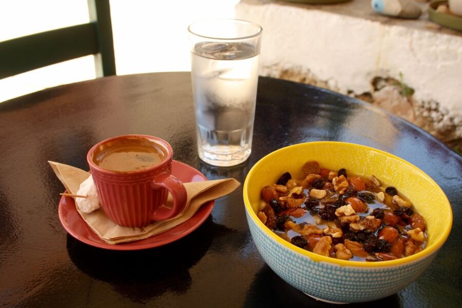 Rethymno: Private Old Town Highlights Tour with Street Food - Sheep Yogurt With Thyme Honey, Then Mezes That Add Up