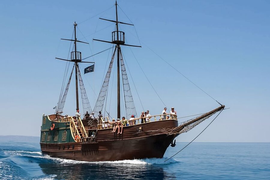 Rethymno: Sunset Cruise on a Wooden Pirate Boat - Meeting the Dolphin Cruises Team at Rethymno Port
