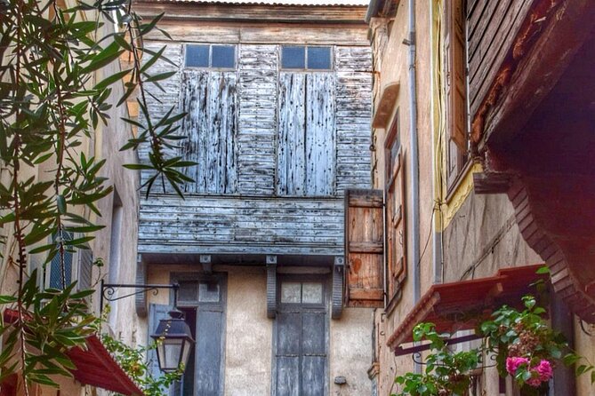 Rethymno Walking & Gastronomy Tour - Ali Vafis Garden Mezedes, Wine, and Raki for a Proper Meal
