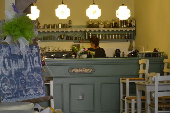 Rethymno Walking & Gastronomy Tour - Kafeneio Breakfast: Sfakianopita and Thyme Honey