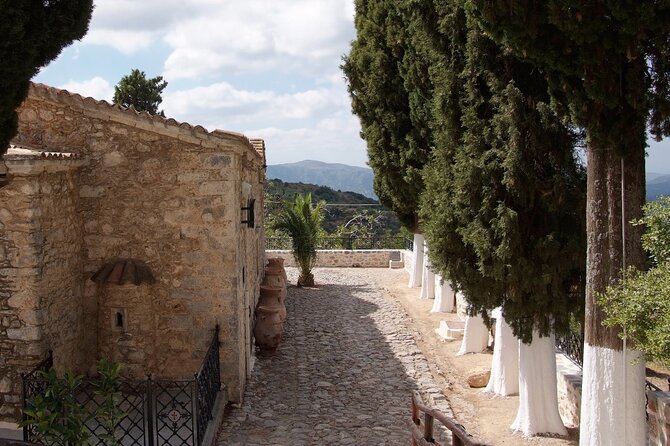Road-trip to Lasithi, Zeus Cave, Vidiani, Krasi & Olive Mill Farm - Guides and driving: what you can expect from the human side