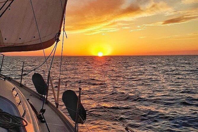 Romantic Luxury Sunset sailing - The protected bay evening: wine, a romantic setup, and downtime