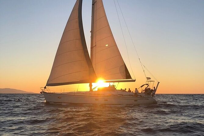 Romantic Luxury Sunset sailing - Snacks, soft drinks, and the adult drinks plan (Prosecco plus white wine)