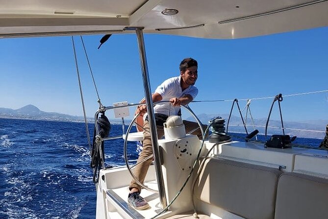 Sailing day to Dia island - On Board at Dia: Meal Time With Real Effort