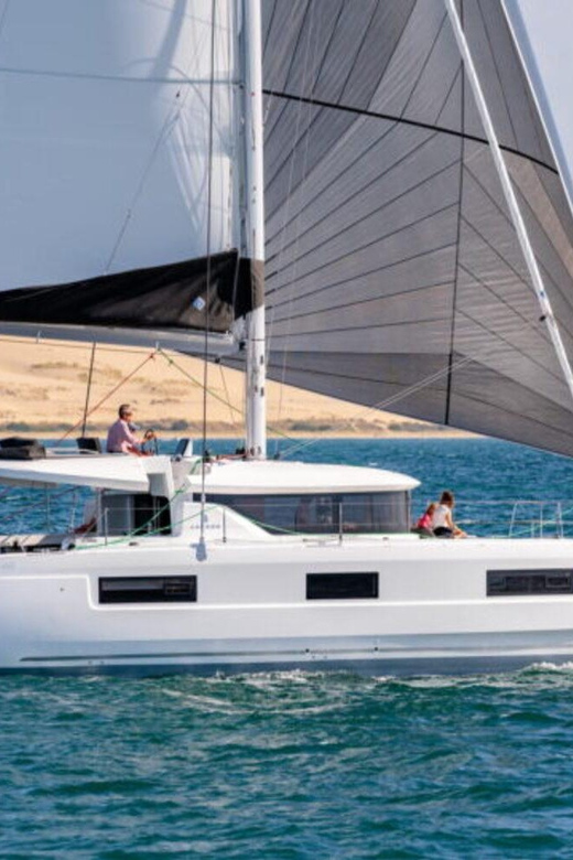 Sailing to Dia Island with lunch on Catamaran - Dia Island on a catamaran: why this day feels special